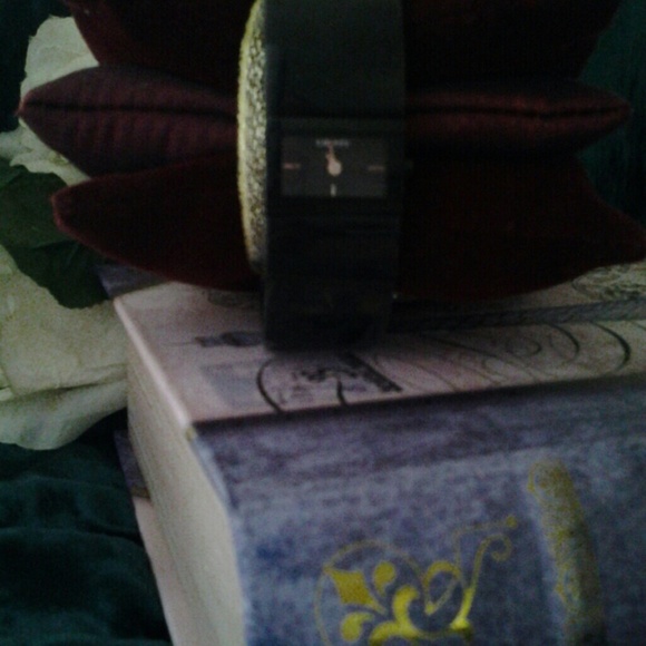 Style..Beauty....Luxury Bundle - Picture 4 of 4