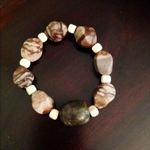 Wood stretch bracelet with gemstones