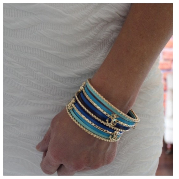 ⬇️SALE⬇️ white textured dress with back detail - Picture 3 of 3