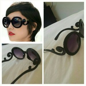 Black large sunglasses