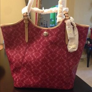 Stunning handbag.. NWT dark pink,  Coach inspired