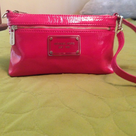 Michael kors pink patent wristlet