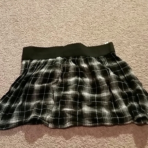 Mini black and white skirt