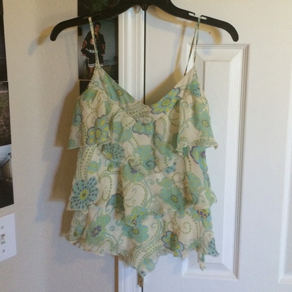 Frilly tank BCBG