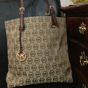 💖✂Price Cut✂MK Monogram North South Tote🌸