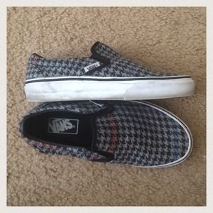 Vans slip on ~ houthstooth design ~ 6.5