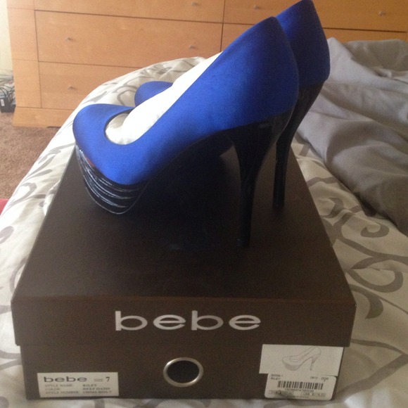 Bebe platform pumps