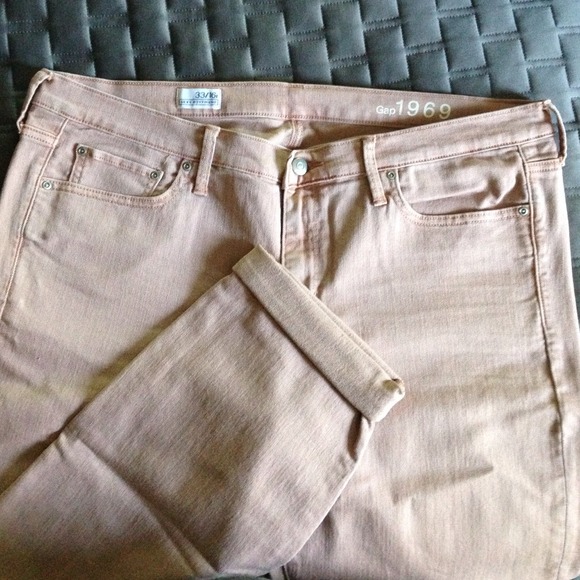 Gap 1969 sexy boyfriend jeans in guava color