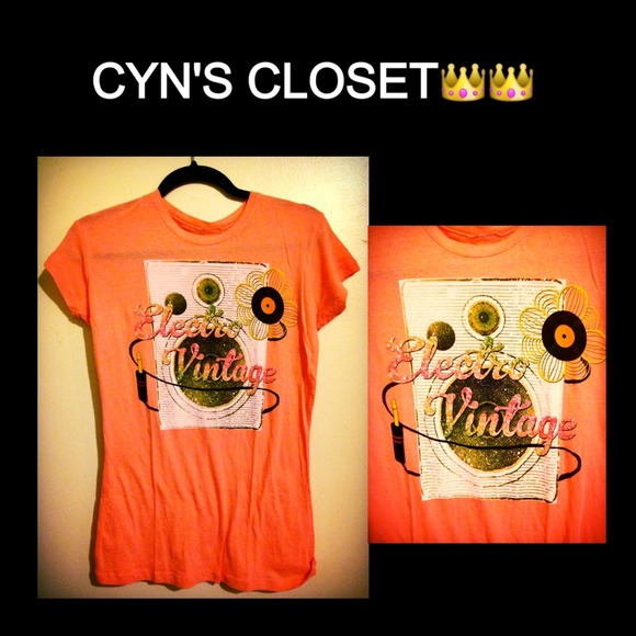 🎉NEW🎉 OH SO VINTAGE TEE 😍GET YOURS TODAY😍😍😍