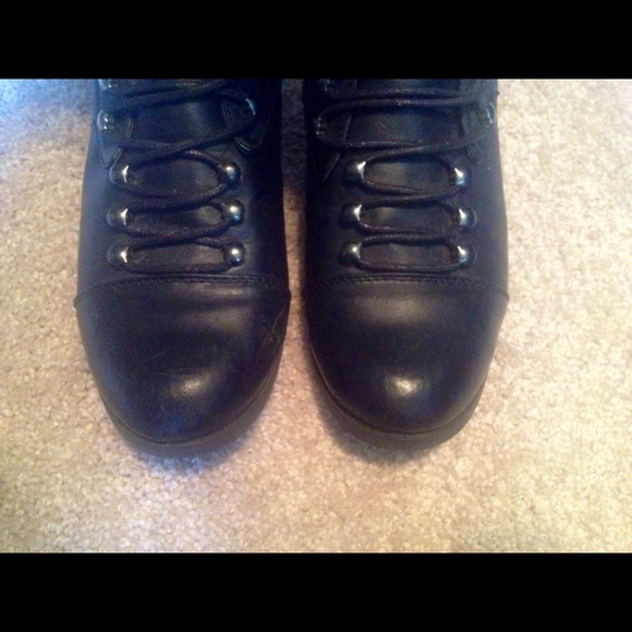 lace up leather boots - Picture 2 of 4