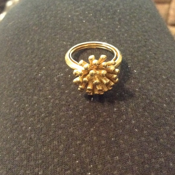 Gold avon flower ring