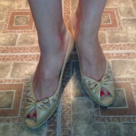⛔️SOLD⛔️..Stuart Weitzman wedges, used once, 100%