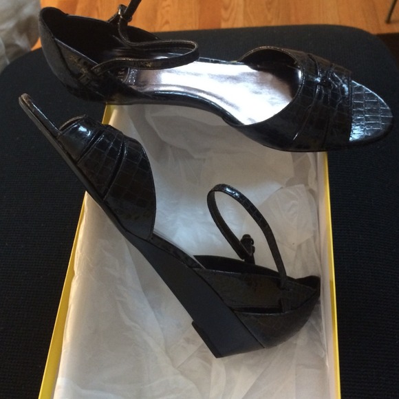 Circa Joan and David open toe sandal patent black