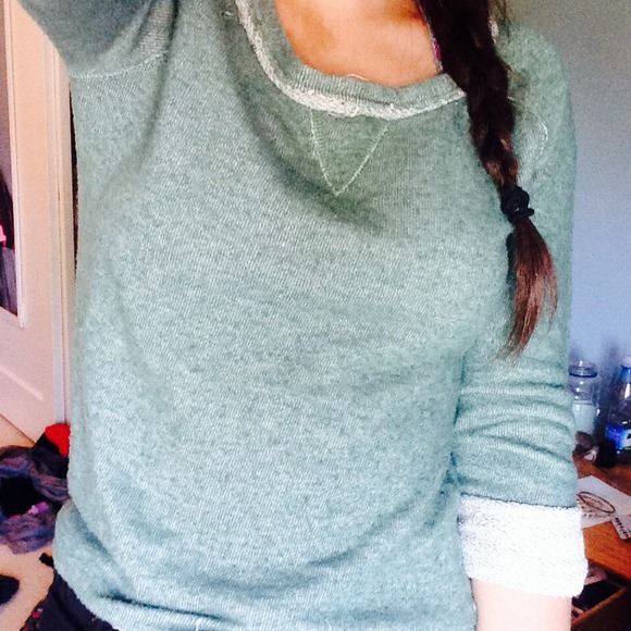 COZY GREEN SWEATSHIRT/SWEATER - Picture 2 of 2