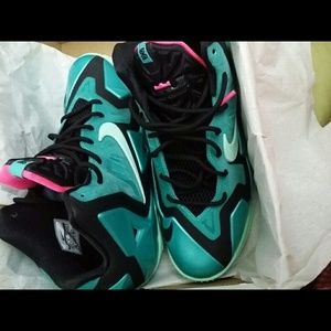 Lebron XI South Beach 6.5Y