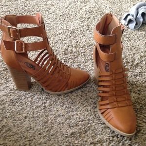 Never worn BRAND NEW!