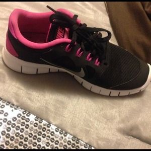 Women size 5.5 new nike free runs