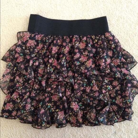 Cute little flowy skirt.