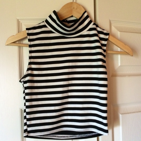 LA Hearts Cropped High Neck Top