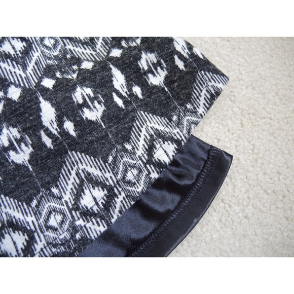 Black & pattern dress - Picture 3 of 4