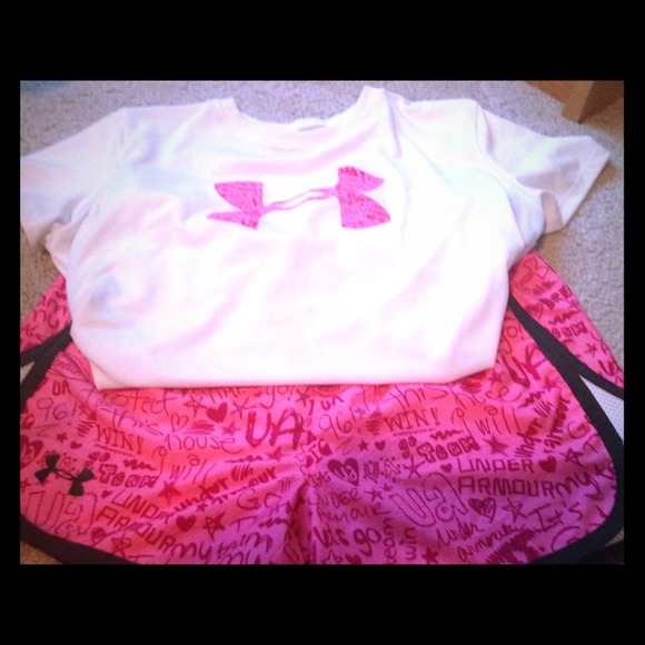 Almost new girls Under Armour set youth large