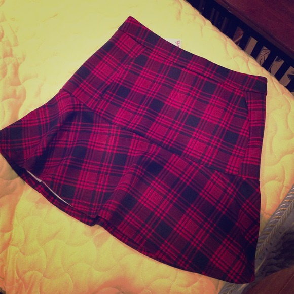 Black and Red Schoolgirl Skirt NWT ✏️📓