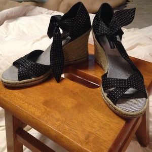 Sabrina Pin Dot Black Wedges