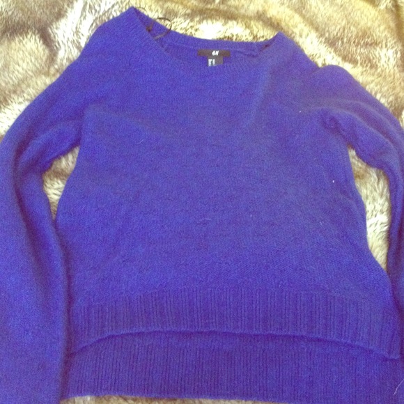 Blue sweater! - Picture 1 of 1