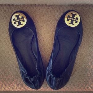 Authentic Tory Burch "Reva" Flat / size 7.5 ❤️