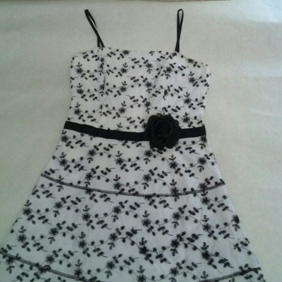 Black & White Floral Sundress - Picture 1 of 4