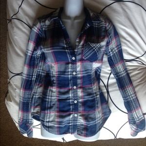 American Eagle pink/blue plaid shirt