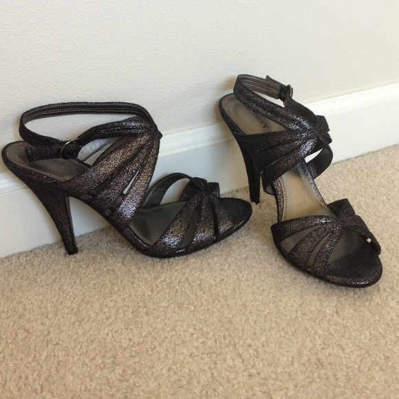 New w/o box Metallic black/silver strappy sandals - Picture 3 of 4