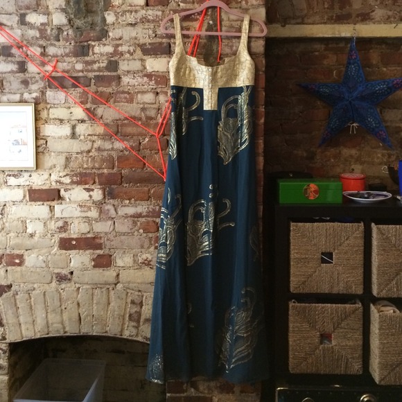 Nicole Miller Dresses & Skirts - Nicole Miller Collection embroidered gown, size 4