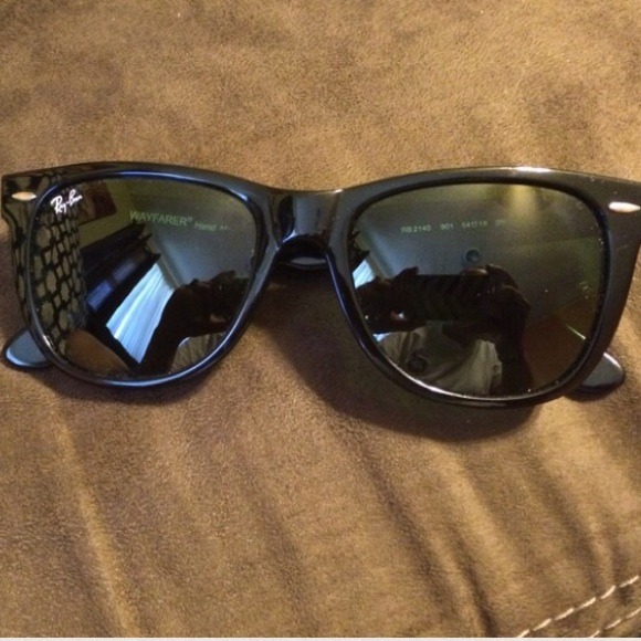 LOOKING FOR - Picture 3 of 3