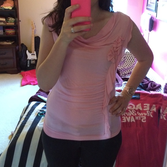✨Cute Pink Ruffle Top!✨ - Picture 2 of 2