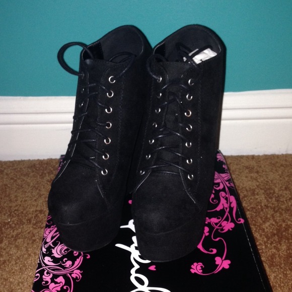 FINAL REDUCTION---Black Wedges