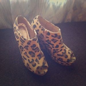 Leopard print wedges