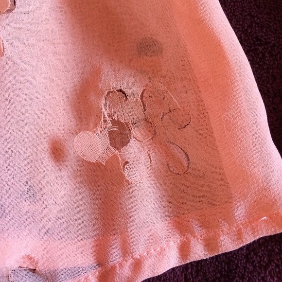 ✨Cute Peach Flower Top!✨ - Picture 2 of 4