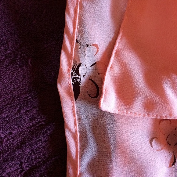 ✨Cute Peach Flower Top!✨ - Picture 4 of 4