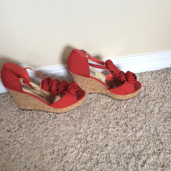 Red flower cork wedges