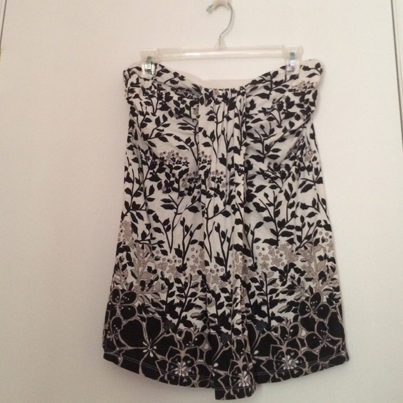 Strapless black and white floral tank