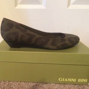 Gianni Bini size 9 wedge