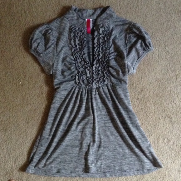 Charcoal Grey Ruffled Top🐨 - Picture 2 of 4