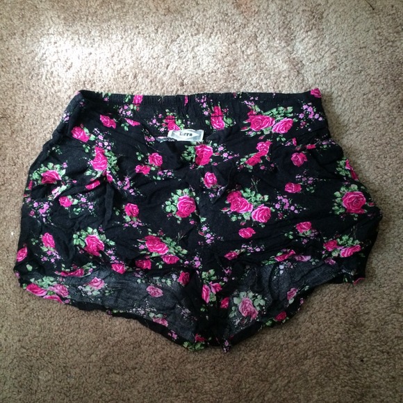 Kirra shorts size small
