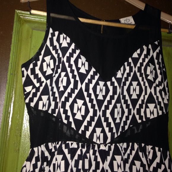 Dress - Picture 2 of 4