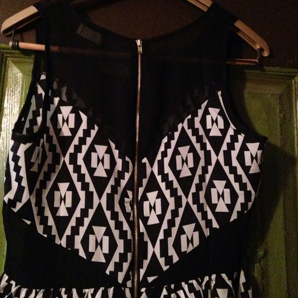 Dress - Picture 3 of 4