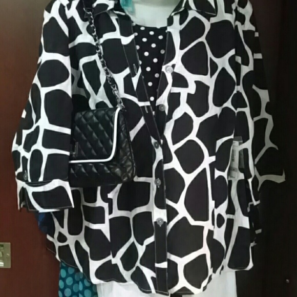 GORGEOUS BLACK AND WHITE BLOUSE - Picture 2 of 3