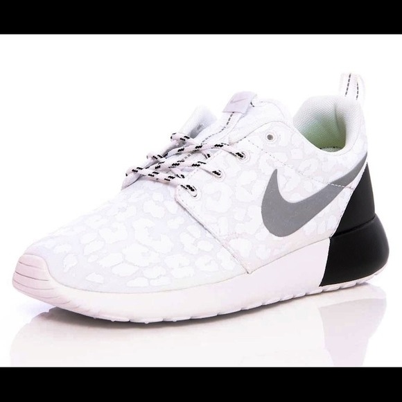 🚫SOLD🚫White cheetah Roshe runs - SPECIAL EDITION - Picture 1 of 5