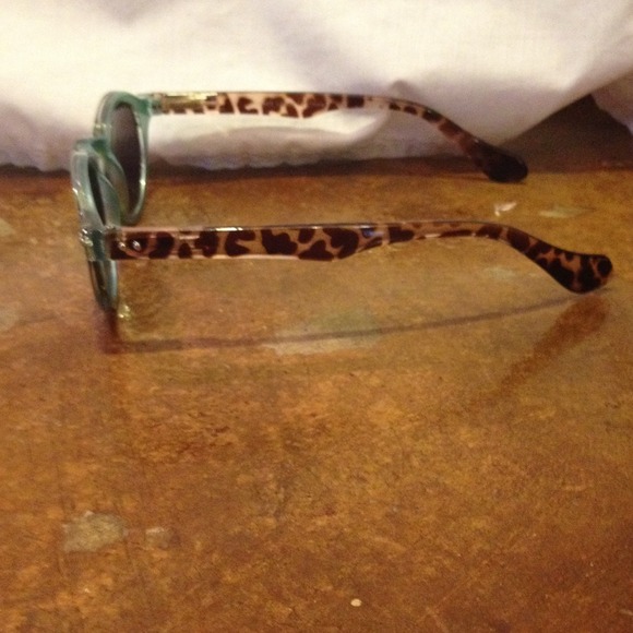 💥SOLD💥Turquoise and turtle shell sunglasses - Picture 2 of 2