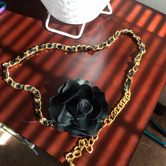 Floral black chain belt